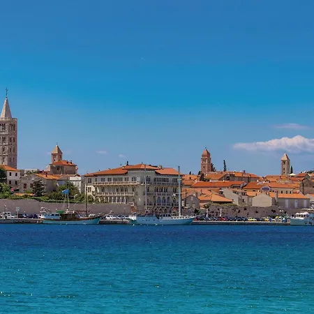 Stunning In Rab With Kitchen *